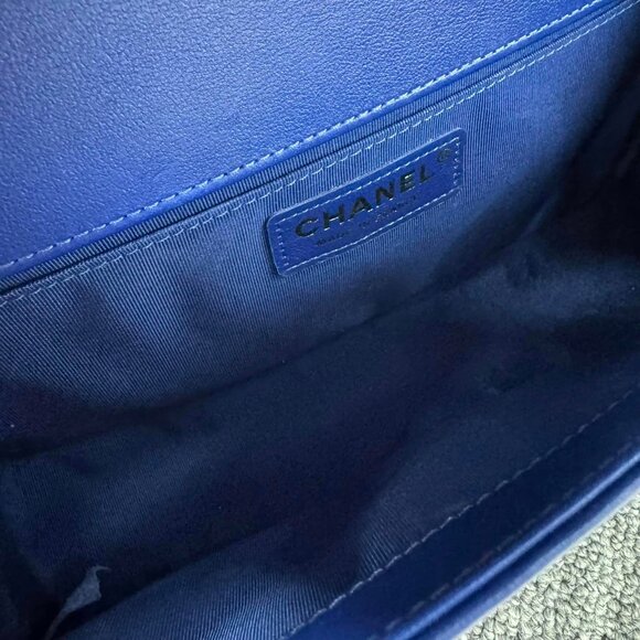 100% Authentic Chanel Boy Medium Caviar Shoulder Bag - Picture 6 of 14